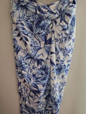 H&M White and Blue Floral Wrap Skort